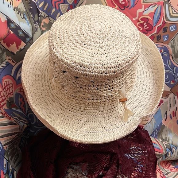 Straw hat - Picture 3 of 4